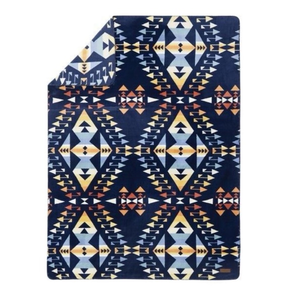 Pendleton Plush Throw Blanket 50X70 - Picture 2 of 6